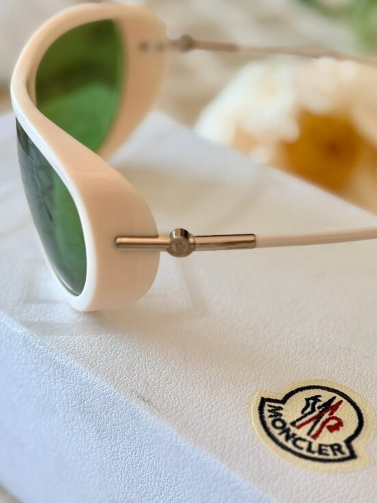 Moncler Sunglasses – White Frame  – Full Set main image 10